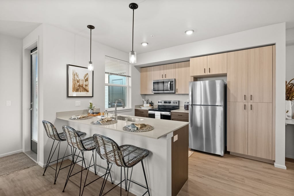 49-web-or-mls-J2G06082